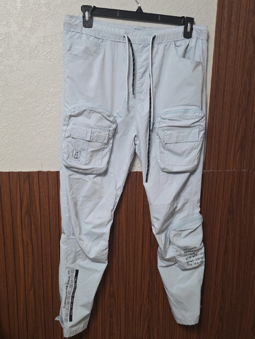 Men's Light Gray Cargo Pants with Multiple Utility Pockets